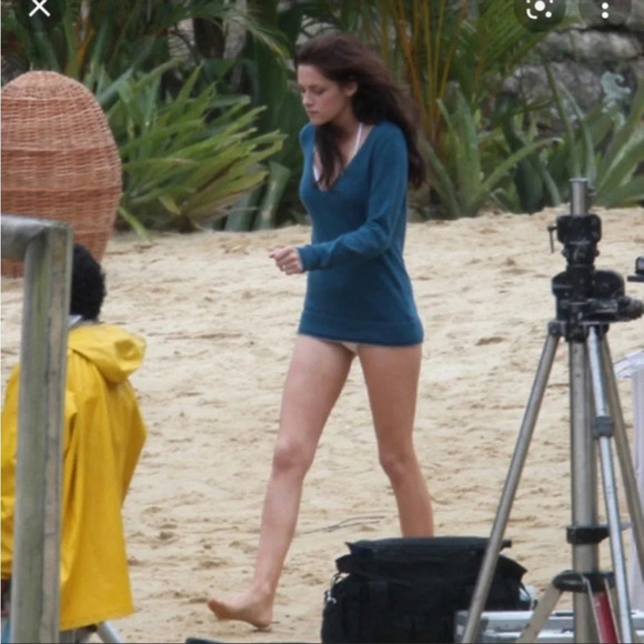 Twilight Bella Swab Banana Republic double trim sweater - Picture 5 of 11